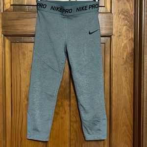 Nike Pro capri leggings - Medium